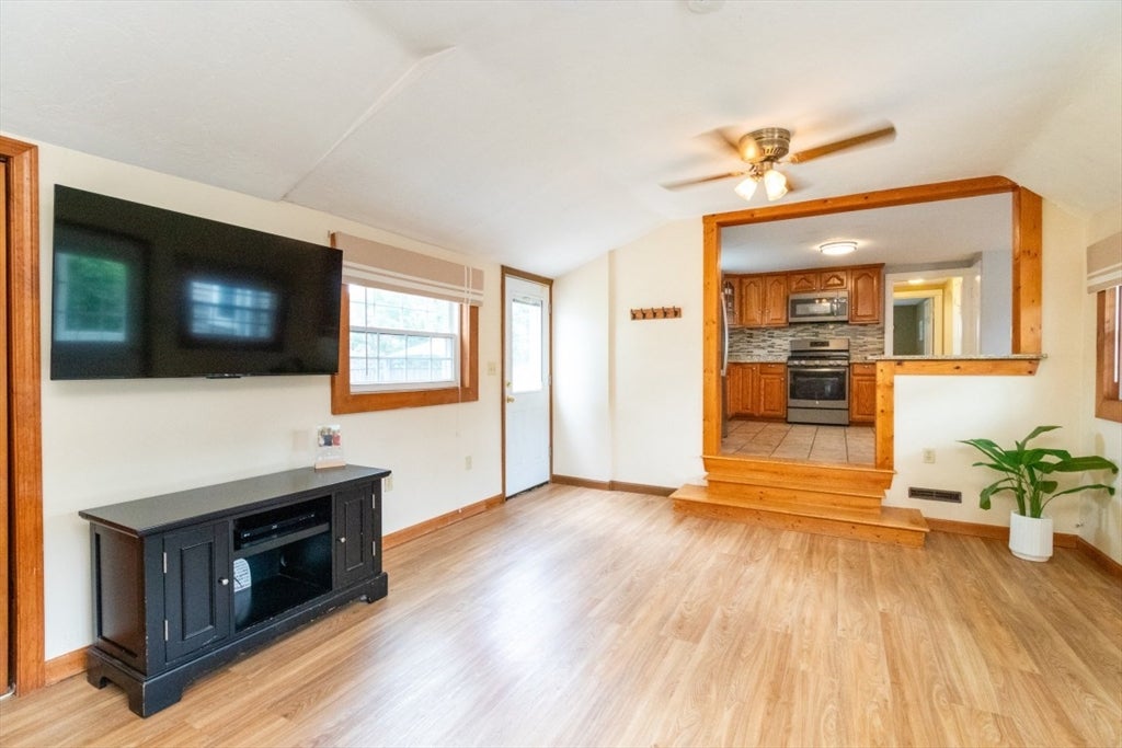 52 Chisholm Rd, Weymouth, MA Photo #4