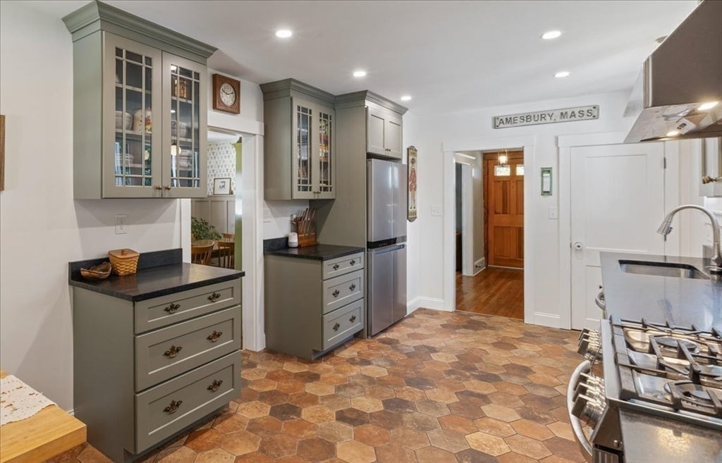 65 Congress St, Amesbury, MA Photo #16