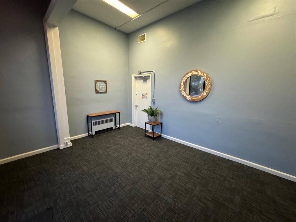 Fall River, Massachusetts 02724, United States, ,1 BathroomBathrooms,Residential,Active,81868