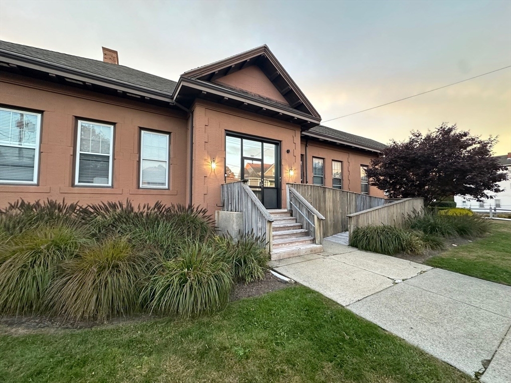 Fall River, Massachusetts 02724, United States, ,1 BathroomBathrooms,Residential,Active,81868