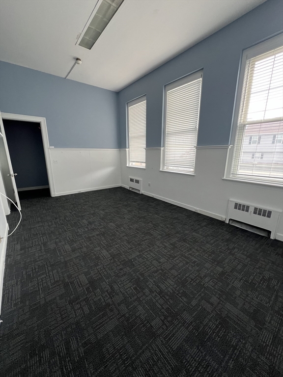 Fall River, Massachusetts 02724, United States, ,1 BathroomBathrooms,Residential,Active,81868