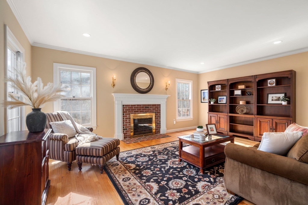 18 Saunders Rd