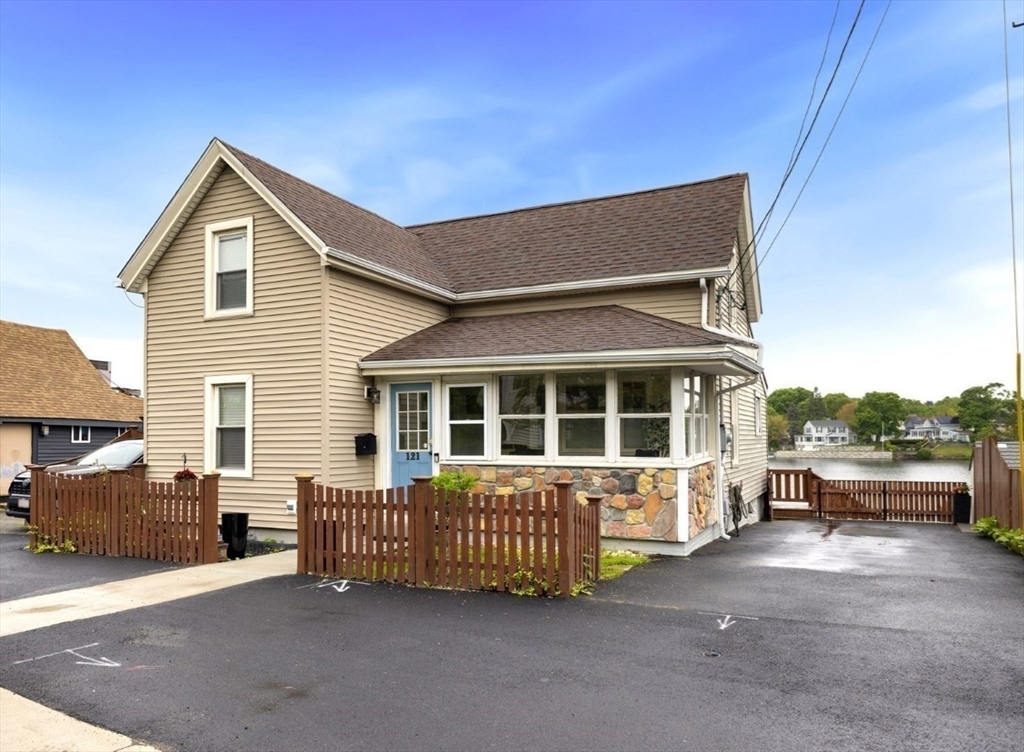 121 Lynnfield St