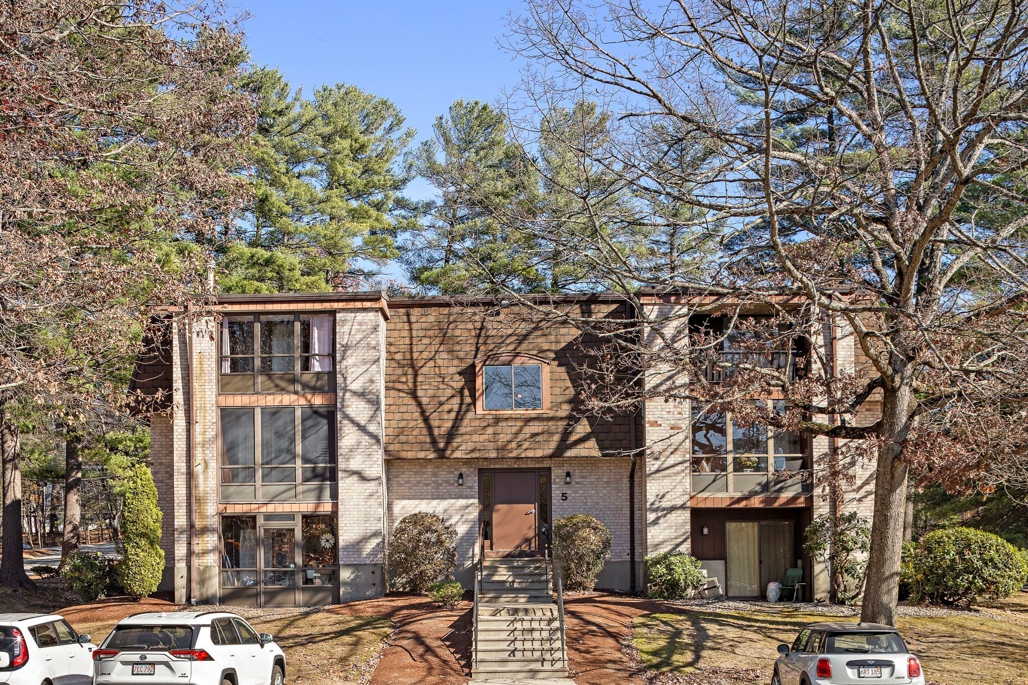 Photo of 5 Greenbriar Dr, North Reading, MA