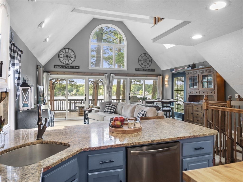 34 Lake Shore Dr S