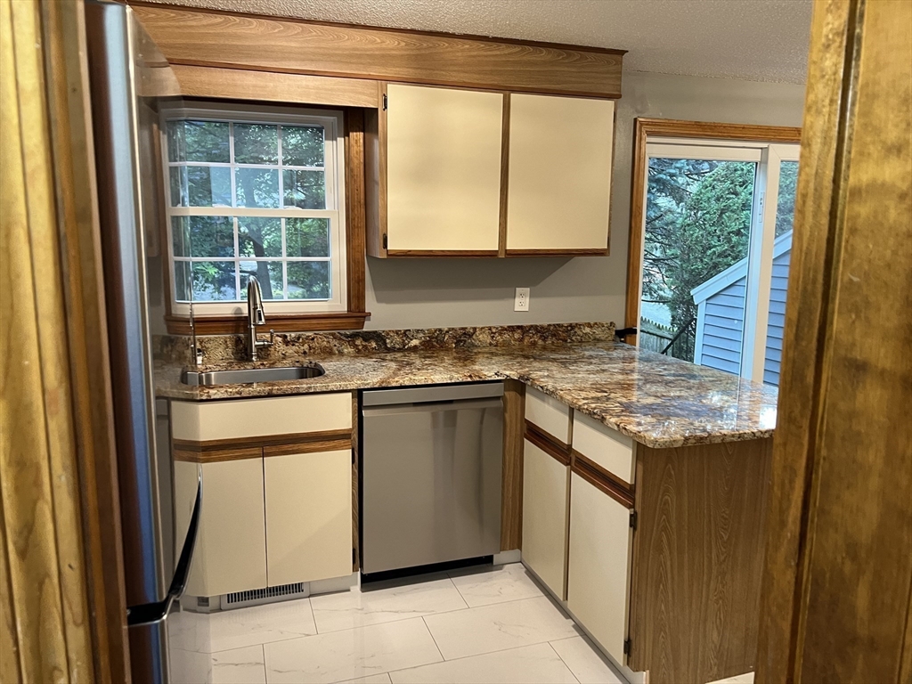 25 Juniper St 21