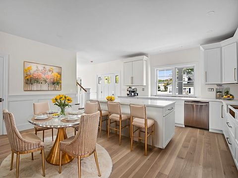 15 Dowling Dr Lowell MA 01854