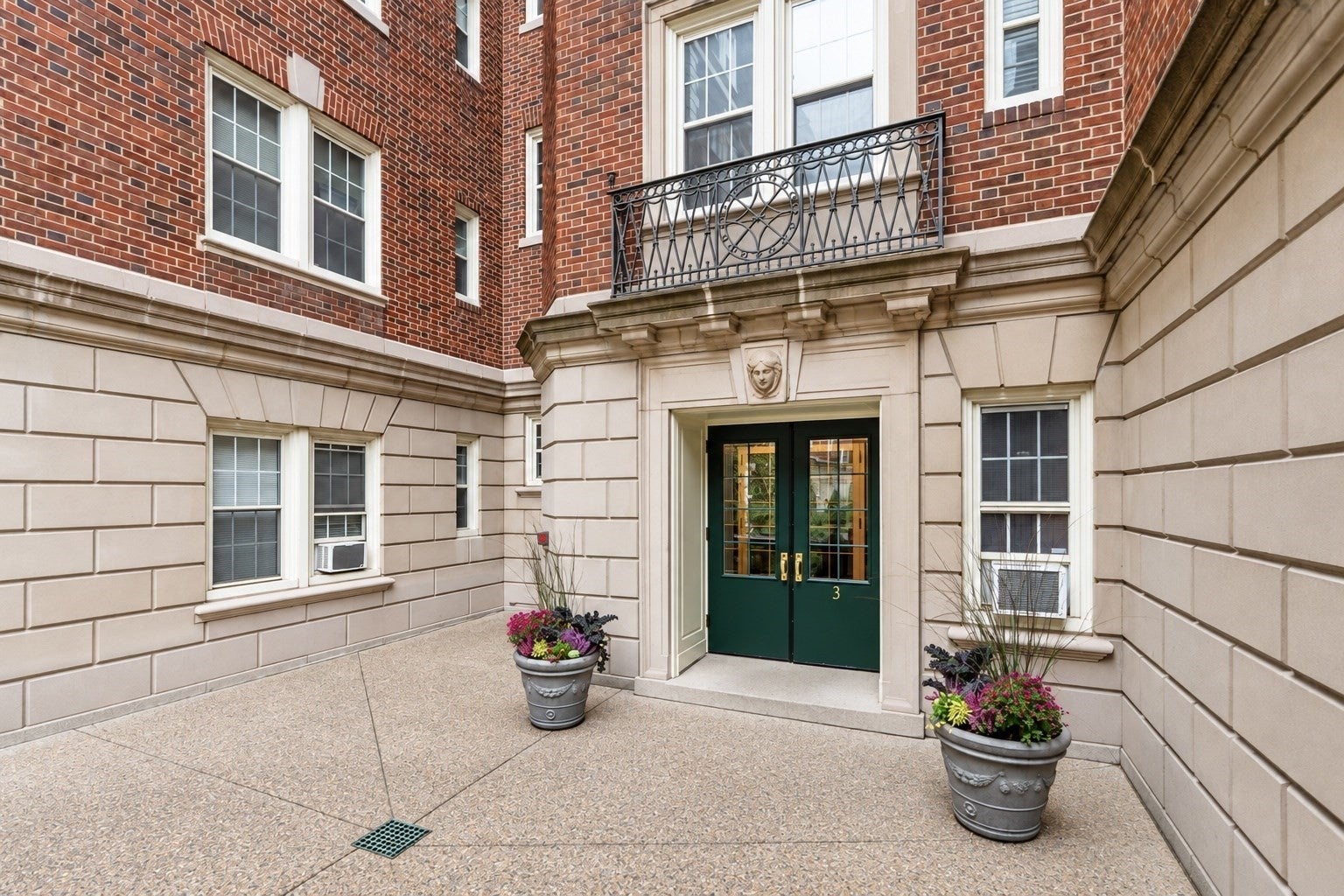 3 Arlington St 35