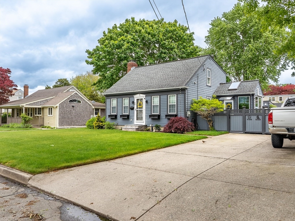 98 Moss St