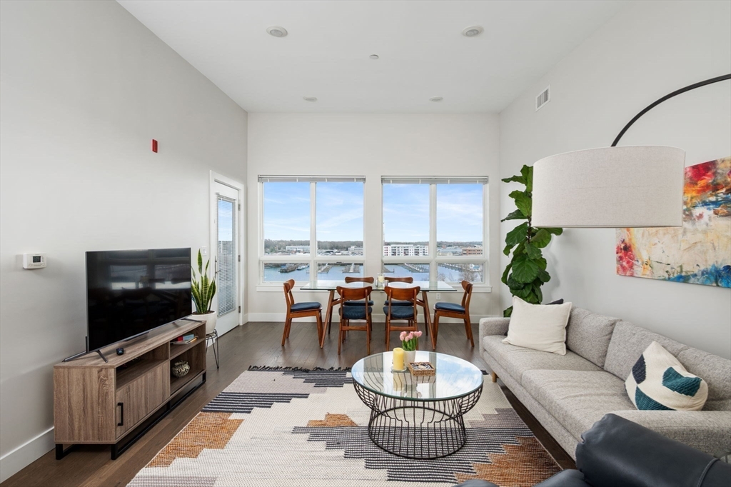 130 Broad Broad Reach 606