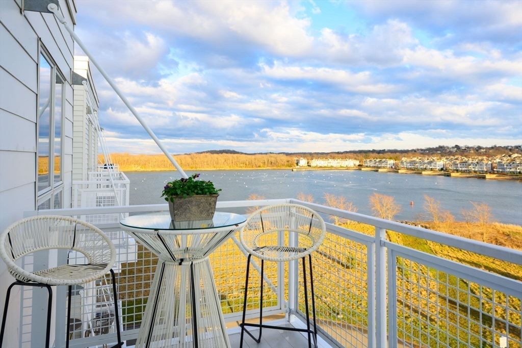 130 Broad Broad Reach 606