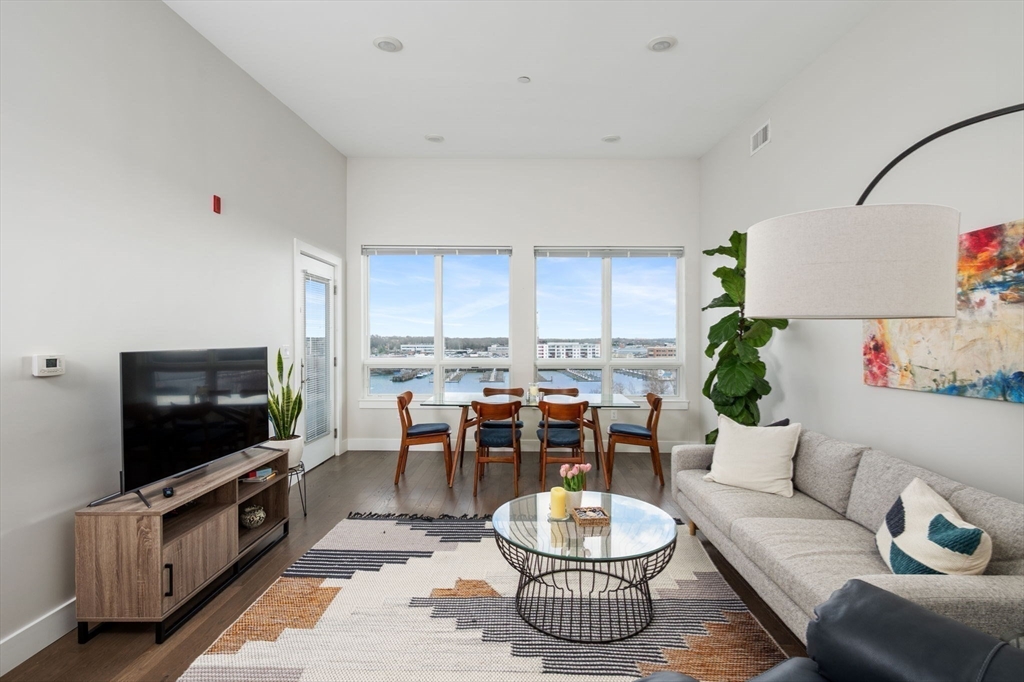 130 Broad Broad Reach 606