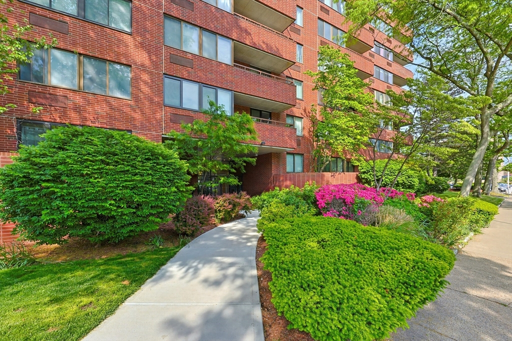 77 Adams St 1102