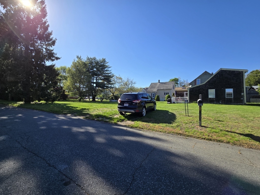 951 Abrams St