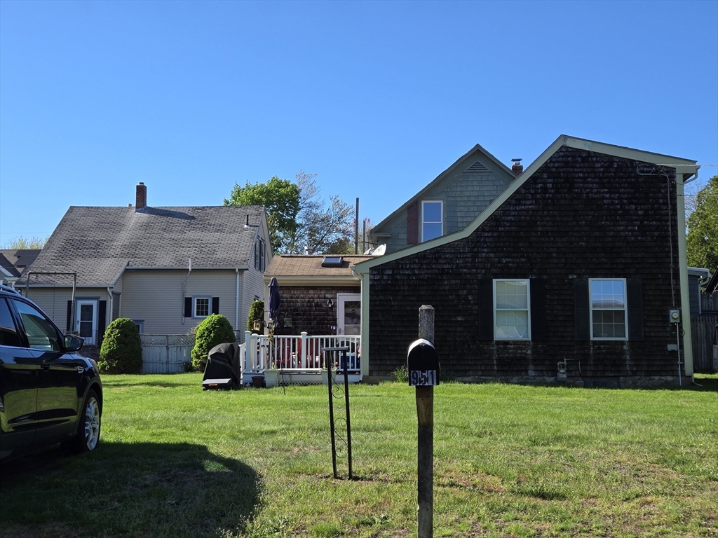 951 Abrams St