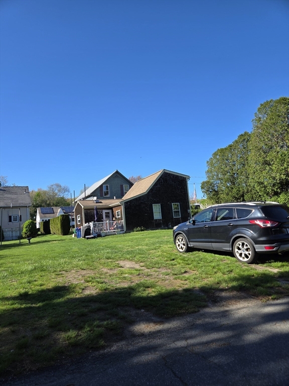 951 Abrams St