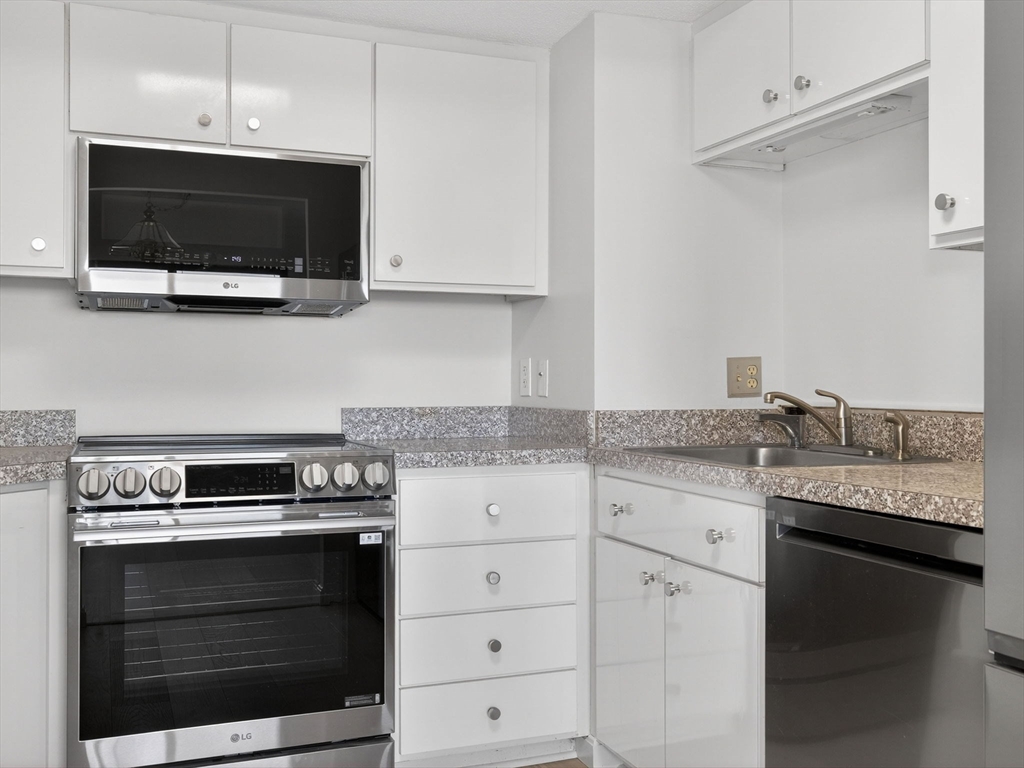 250 Hammond Pond Pkwy 905S