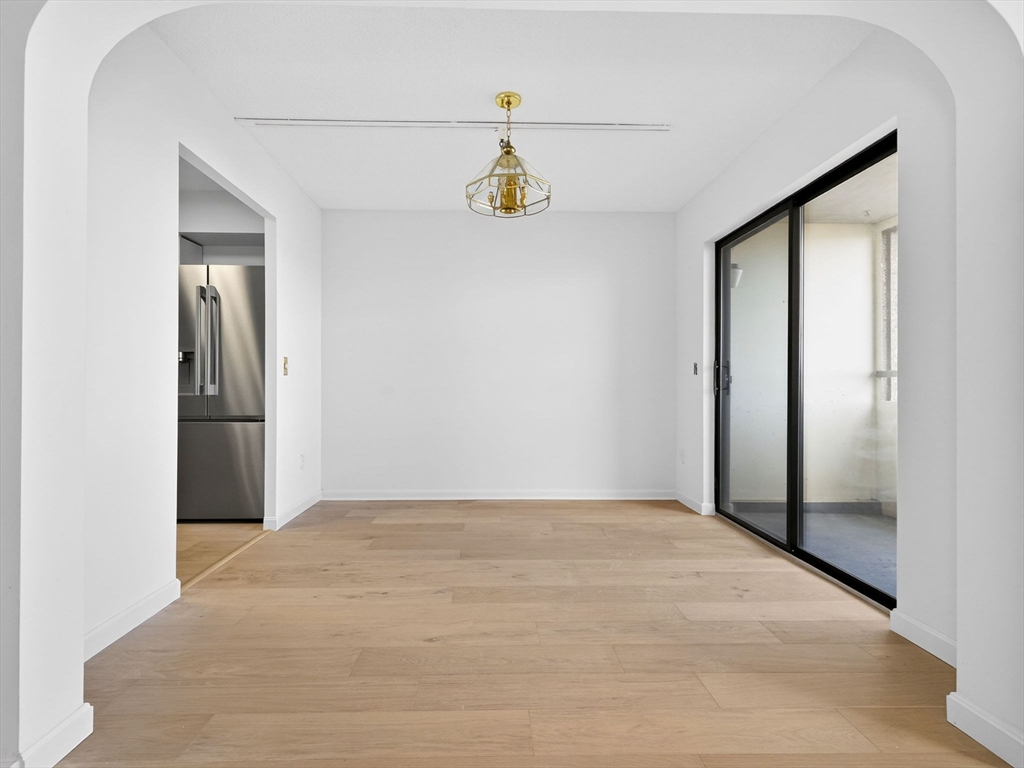 250 Hammond Pond Pkwy 905S