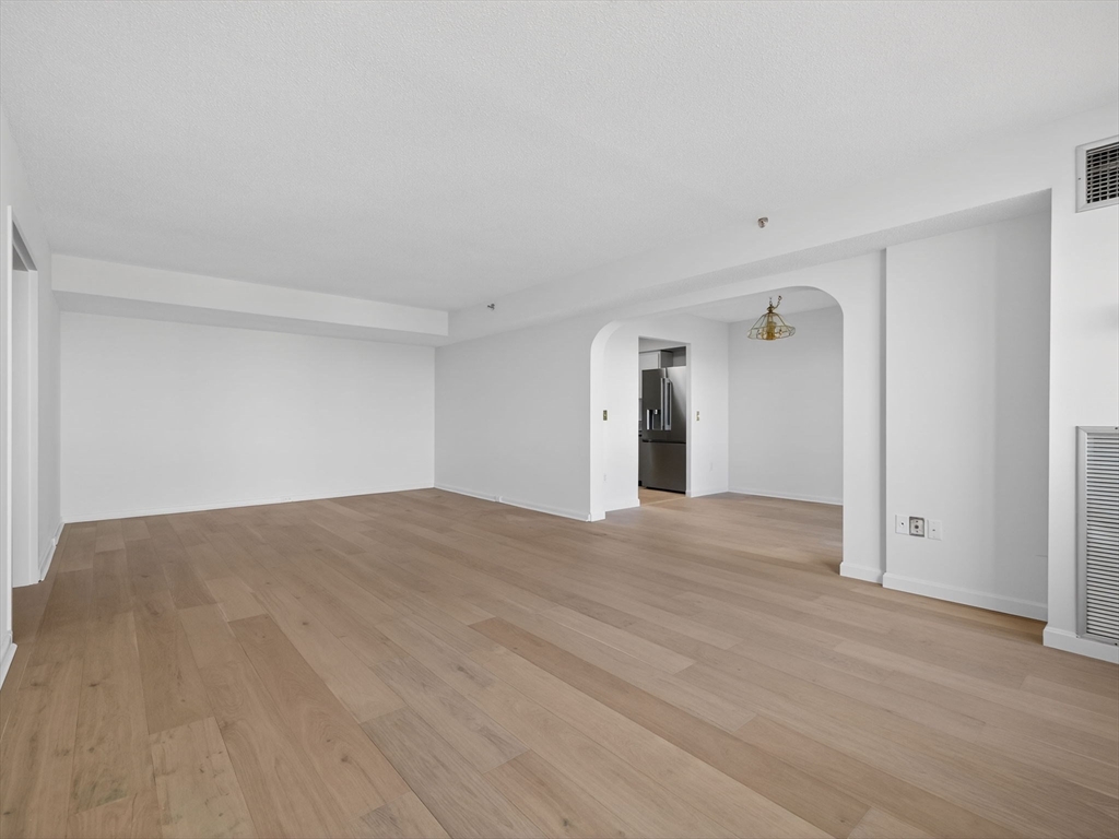 250 Hammond Pond Pkwy 905S