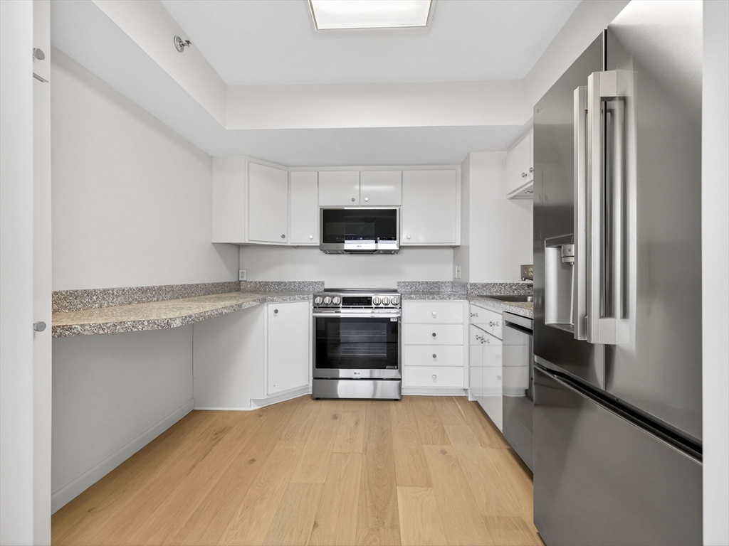 250 Hammond Pond Pkwy 905S