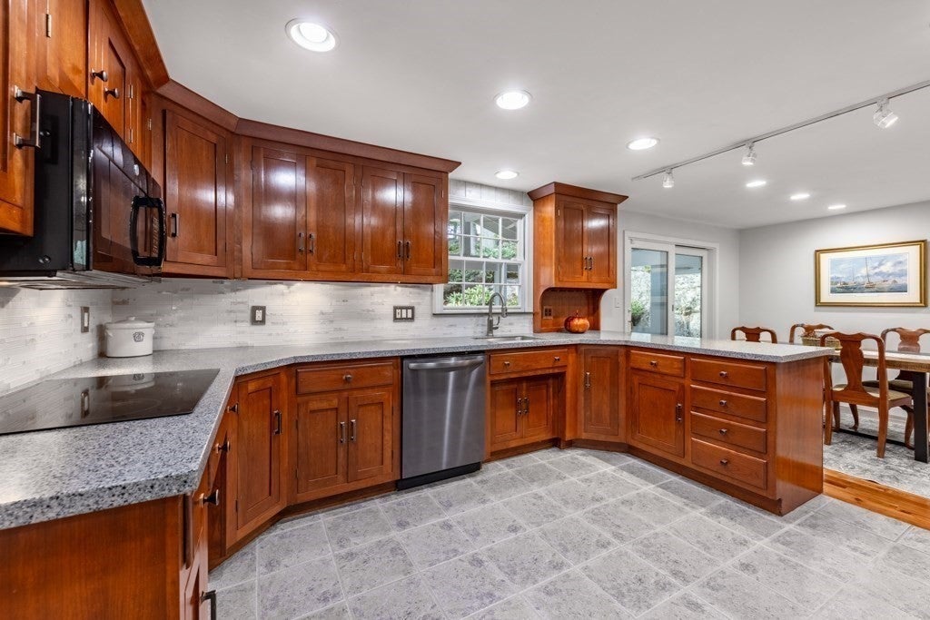 2 Rosemary Ave, Wakefield, MA, 2 Rosemary Ave, Wakefield, MA Photo #10