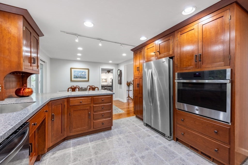 2 Rosemary Ave, Wakefield, MA, 2 Rosemary Ave, Wakefield, MA Photo #8