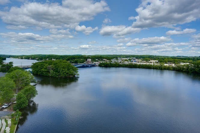 65 Lake 809