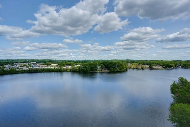 65 Lake 809