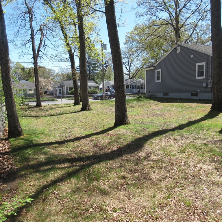 116 Commonwealth Ave, Lowell, MA Photo #9