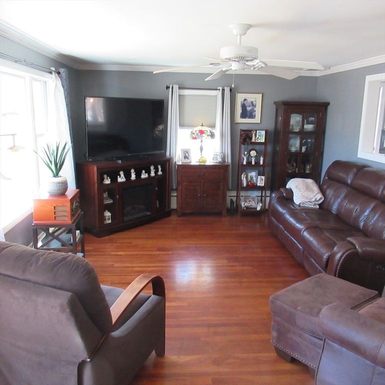 116 Commonwealth Ave, Lowell, MA Photo #17