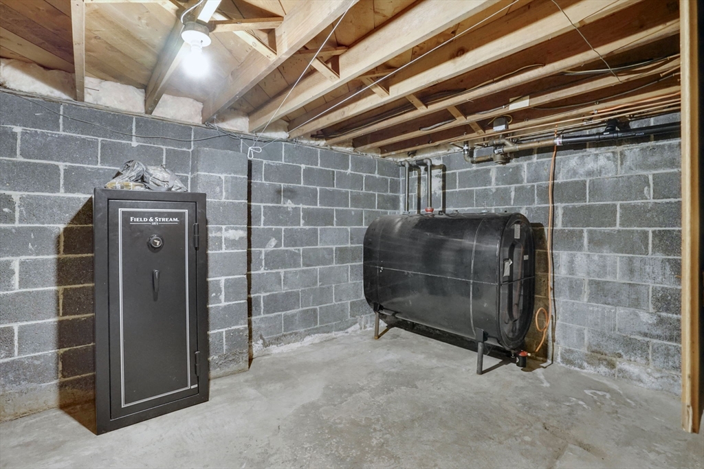 84 Spencer St, Agawam, MA Photo #36