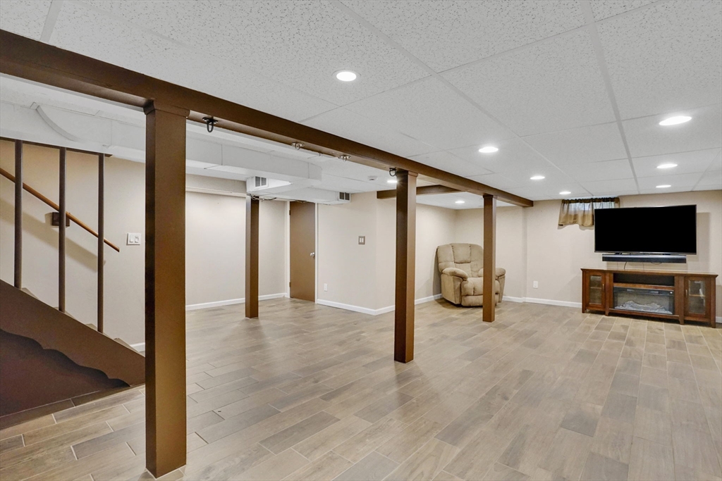 84 Spencer St, Agawam, MA Photo #34