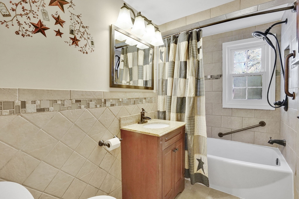 84 Spencer St, Agawam, MA Photo #30