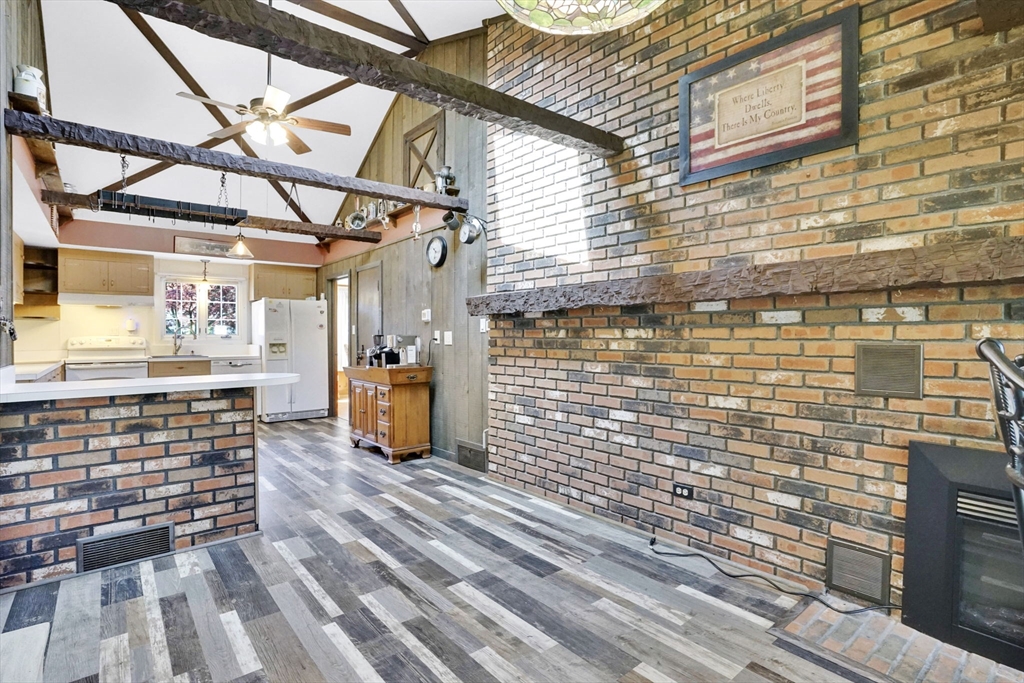 84 Spencer St, Agawam, MA Photo #27