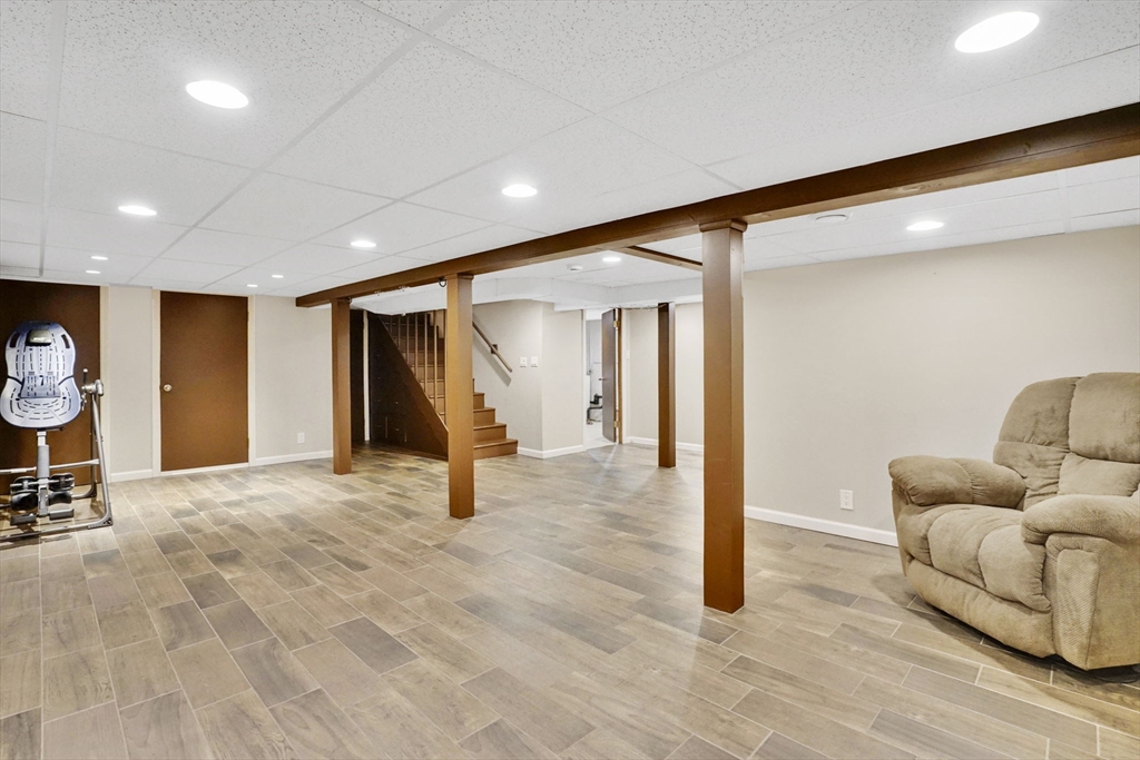 84 Spencer St, Agawam, MA Photo #33