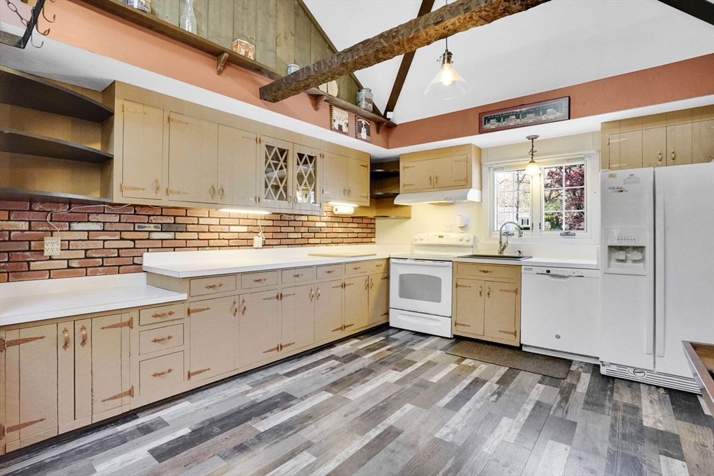 84 Spencer St, Agawam, MA Photo #25