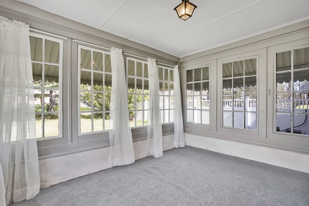 84 Spencer St, Agawam, MA Photo #16
