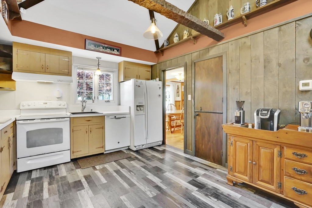 84 Spencer St, Agawam, MA Photo #24