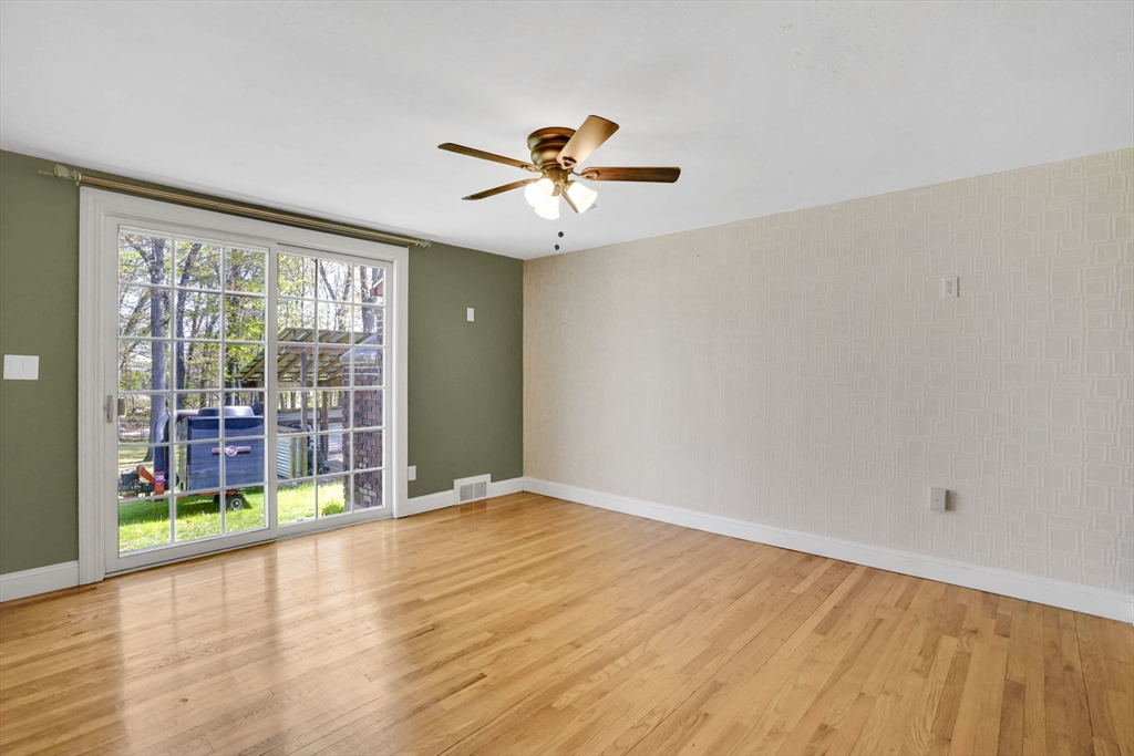84 Spencer St, Agawam, MA Photo #20
