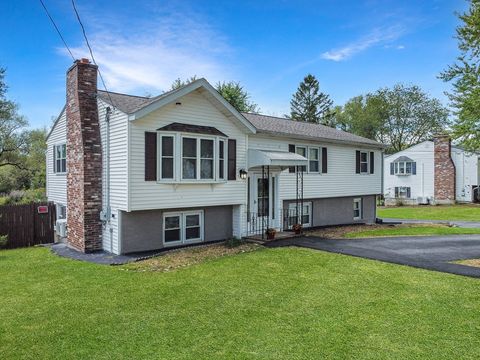 26 Oakmeadow Ln Methuen MA 01844