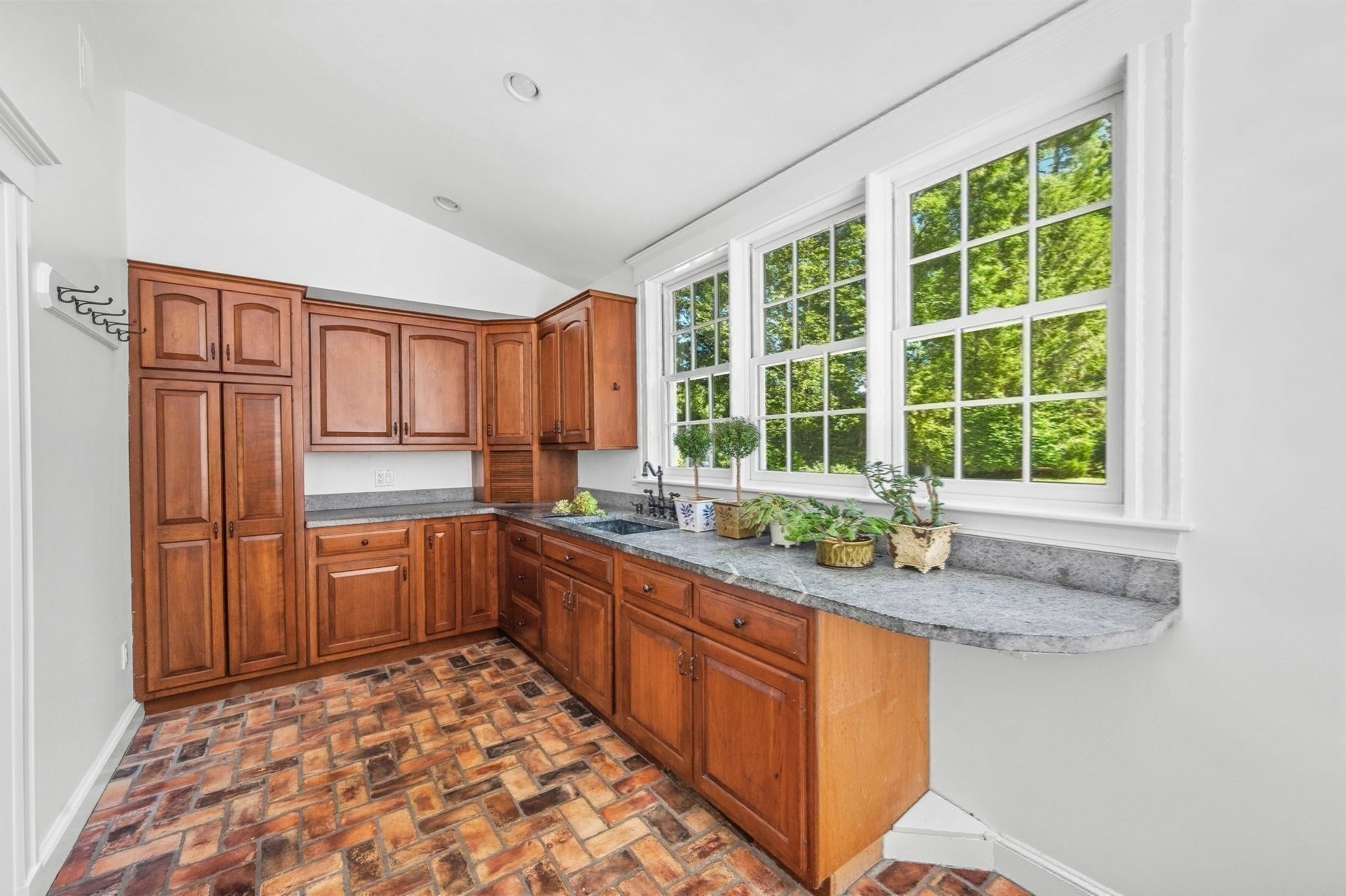 180 Gardner ST, Hingham, MA Photo #21