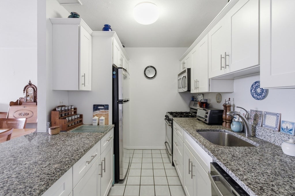 8 Whittier Pl #7J, Boston, MA Photo #4