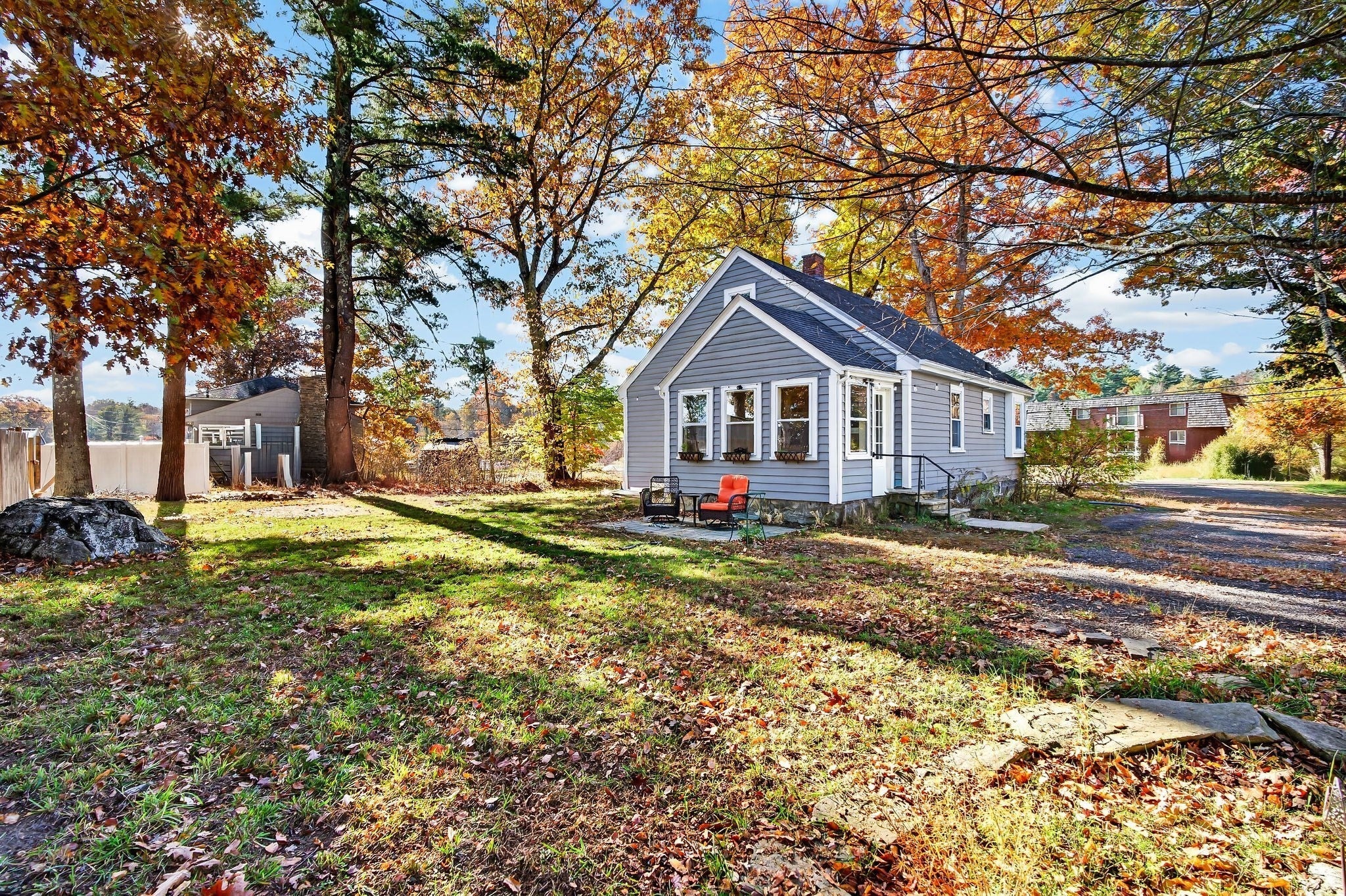 305 Thompson Rd, Webster, MA Photo #24