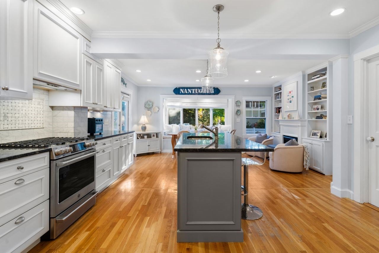 18 Woodlawn Ave, Wellesley, MA, 18 Woodlawn Ave, Wellesley, MA Photo #12