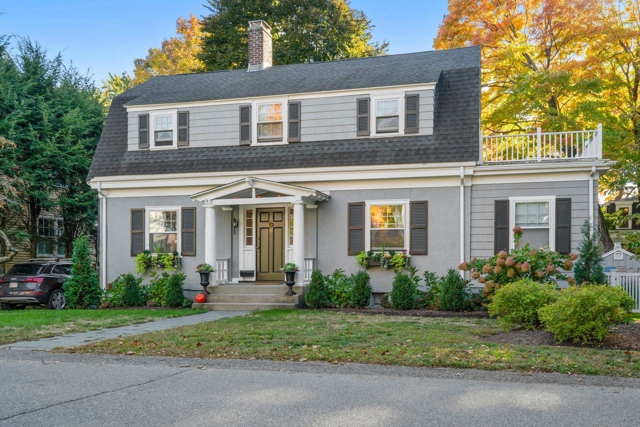 Photo of 18 Woodlawn Ave, Wellesley, MA
