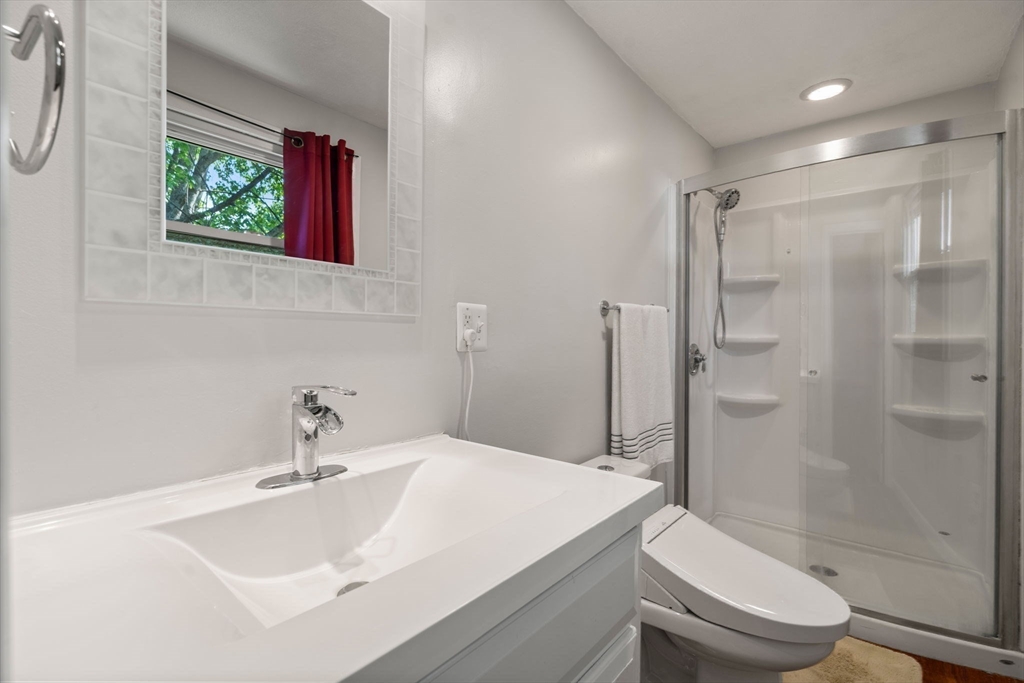 Marlborough, Massachusetts 01752, United States, 2 Bedrooms Bedrooms, ,2 BathroomsBathrooms,Residential,Active,129931