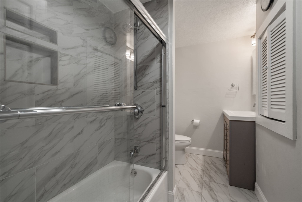 Marlborough, Massachusetts 01752, United States, 2 Bedrooms Bedrooms, ,2 BathroomsBathrooms,Residential,Active,129931