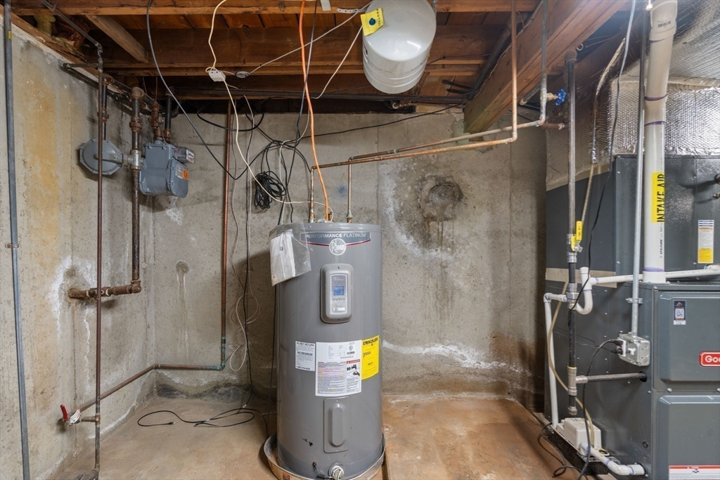 Marlborough, Massachusetts 01752, United States, 2 Bedrooms Bedrooms, ,2 BathroomsBathrooms,Residential,Active,129931