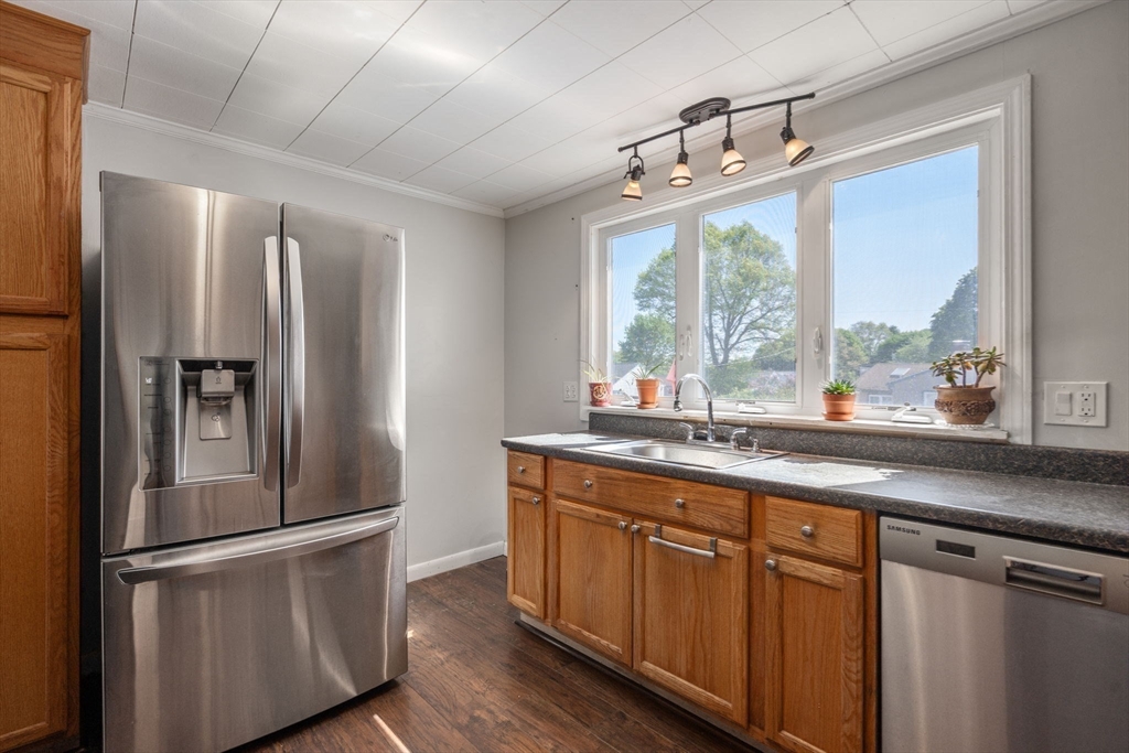 Marlborough, Massachusetts 01752, United States, 2 Bedrooms Bedrooms, ,2 BathroomsBathrooms,Residential,Active,129931