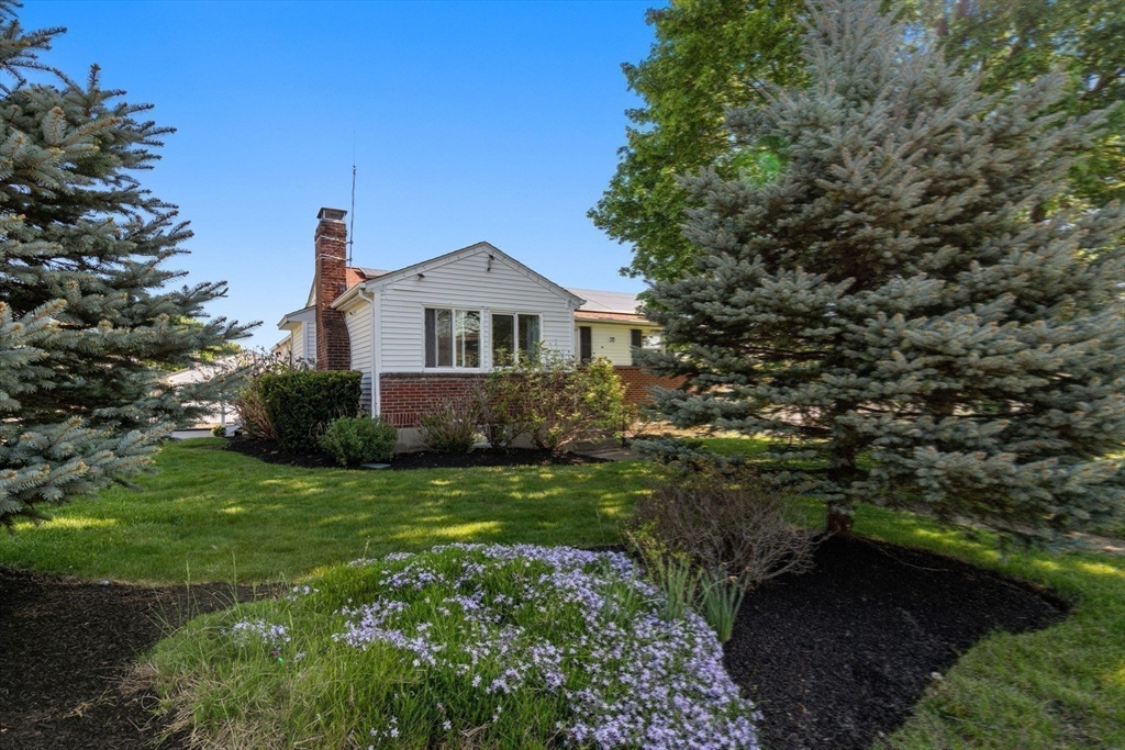 Marlborough, Massachusetts 01752, United States, 2 Bedrooms Bedrooms, ,2 BathroomsBathrooms,Residential,Active,129931